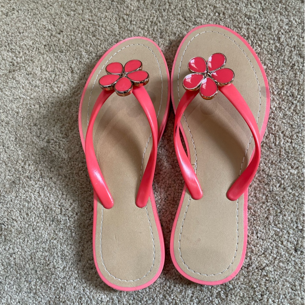 Pink/coral, flower flip flops size 8 fits more of a 7.5